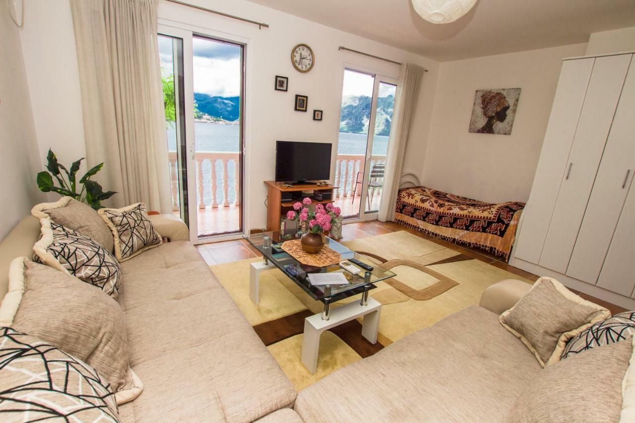 Apartments Beachfront コトル エクステリア 写真